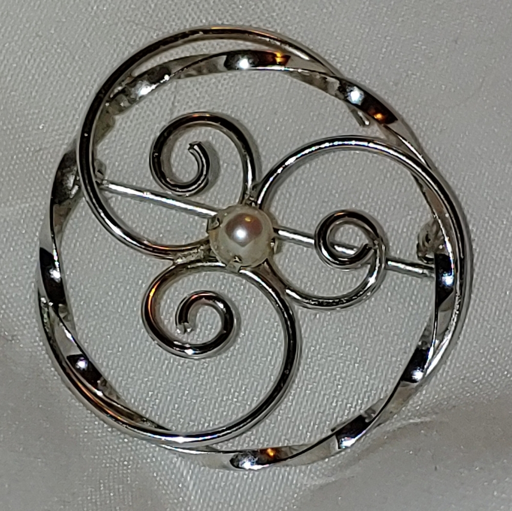 Vintage 1950s Sterling and Pearl Brooch